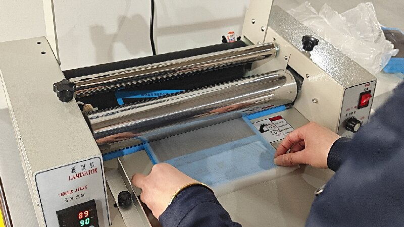 Термиялық ламинация пленкасына әсер ететін үш фактор: температура, жылдамдық және қысым.